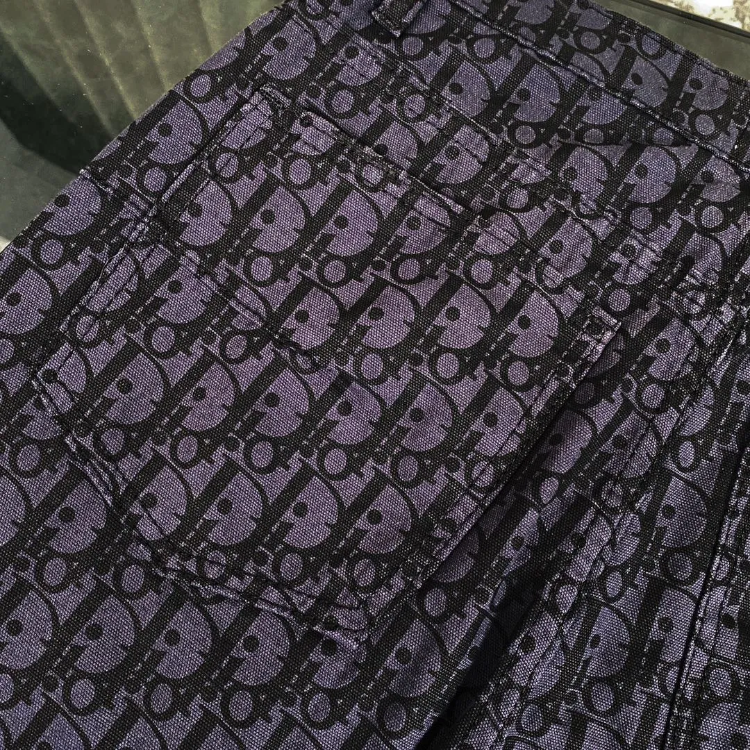 🅿️270 Style: Dior/Dior 2024SS spring new old flower all-print jacquard jeans straight trousers, light luxury, a must-have item for men and women's daily commuting wear, Dior's latest top-quality material, super soft high cotton washed denim fabric! The washing cost of each piece is as much as three times that of conventional craftsmanship. The touch is extremely delicate. Once you get the actual item, you really can’t put it down. It has a full sense of high-end! The real counters use materials worth more than a thousand yuan, giving you an unparalleled sense of luxury!  Details after details! The latest first launch model! The whole body has a simple and elegant design, and the back pockets of the pants are made of high-quality craftsmanship. The belt is extremely exquisite! Real materials inside, just for the ultimate touch, without sacrificing high cost!  World premiere new product! Hot-selling items at the counter, the ultimate luxury! Whether it is for personal wear or as a gift, it is a king-level choice! No pressure to manage any large business occasions and high-end private clubs! Highly recommended to buy!    Color: Picture color Size: S-XL (28/30/32/34)