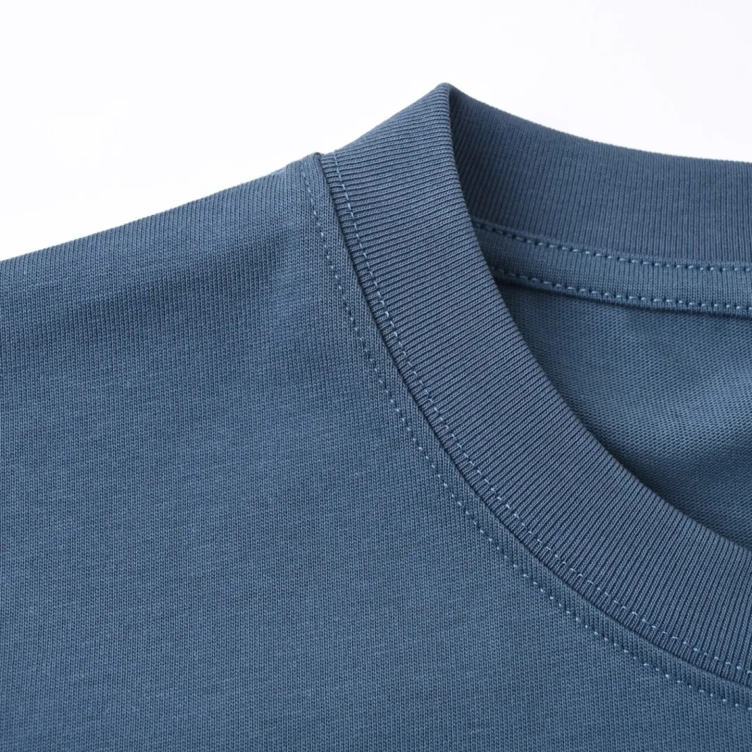 🅿️330 (higher version) DIOR CD cursive embroidered letter short-sleeved T-shirt. The original version is 7400, purchased from Taikoo Hui. The original version is customized with 270g cotton fabric, haze blue, apricot dyeing, and the thread dyeing is the same as the original version. The imported machine embroidery process makes the letter logo show a delicate and exquisite effect, enhancing the decorative effect. Use an embroidery machine to embroider the designed letter logo onto the patch. Color: black, haze blue, apricot, white, floral gray Size: S-L