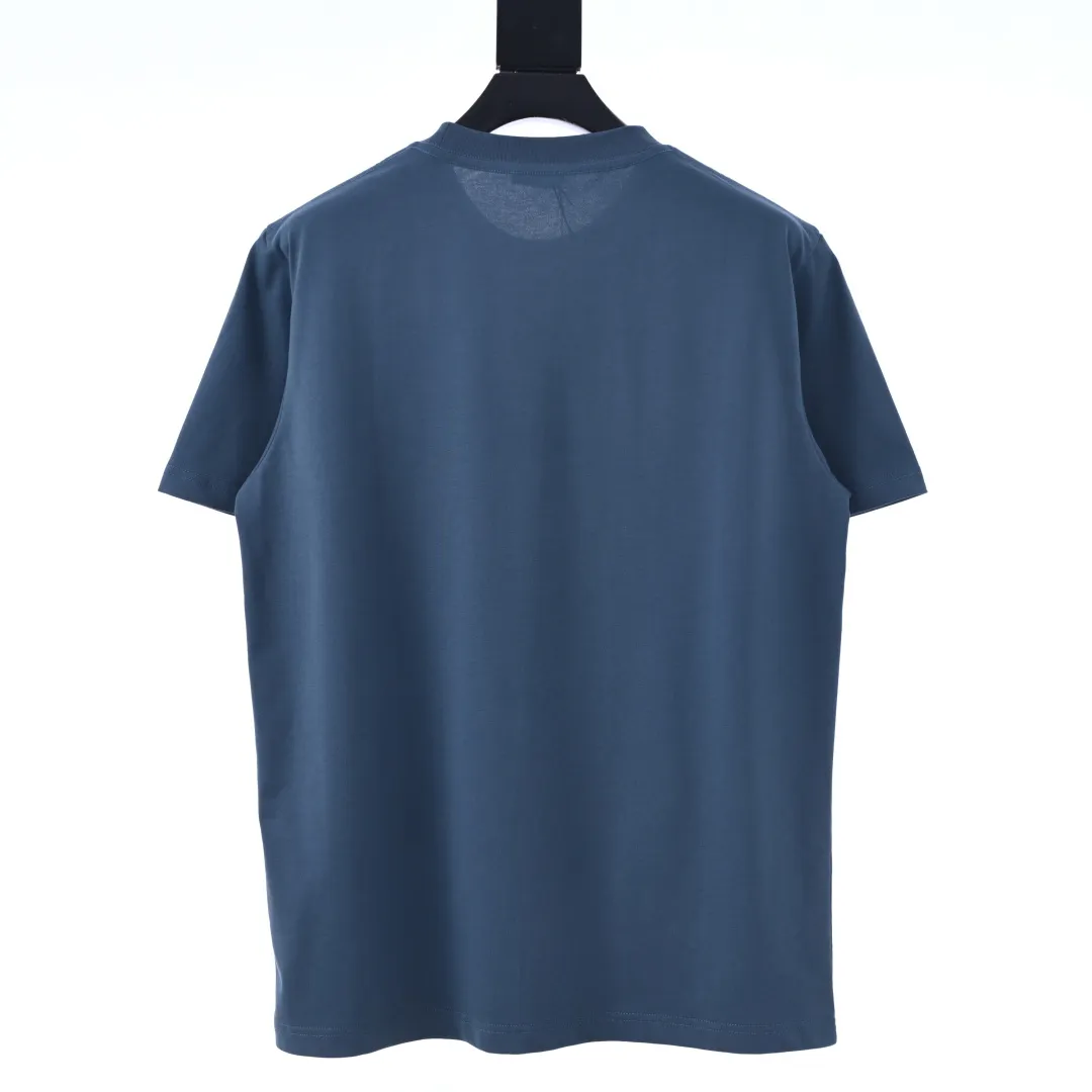 🅿️330 (higher version) DIOR CD cursive embroidered letter short-sleeved T-shirt. The original version is 7400, purchased from Taikoo Hui. The original version is customized with 270g cotton fabric, haze blue, apricot dyeing, and the thread dyeing is the same as the original version. The imported machine embroidery process makes the letter logo show a delicate and exquisite effect, enhancing the decorative effect. Use an embroidery machine to embroider the designed letter logo onto the patch. Color: black, haze blue, apricot, white, floral gray Size: S-L
