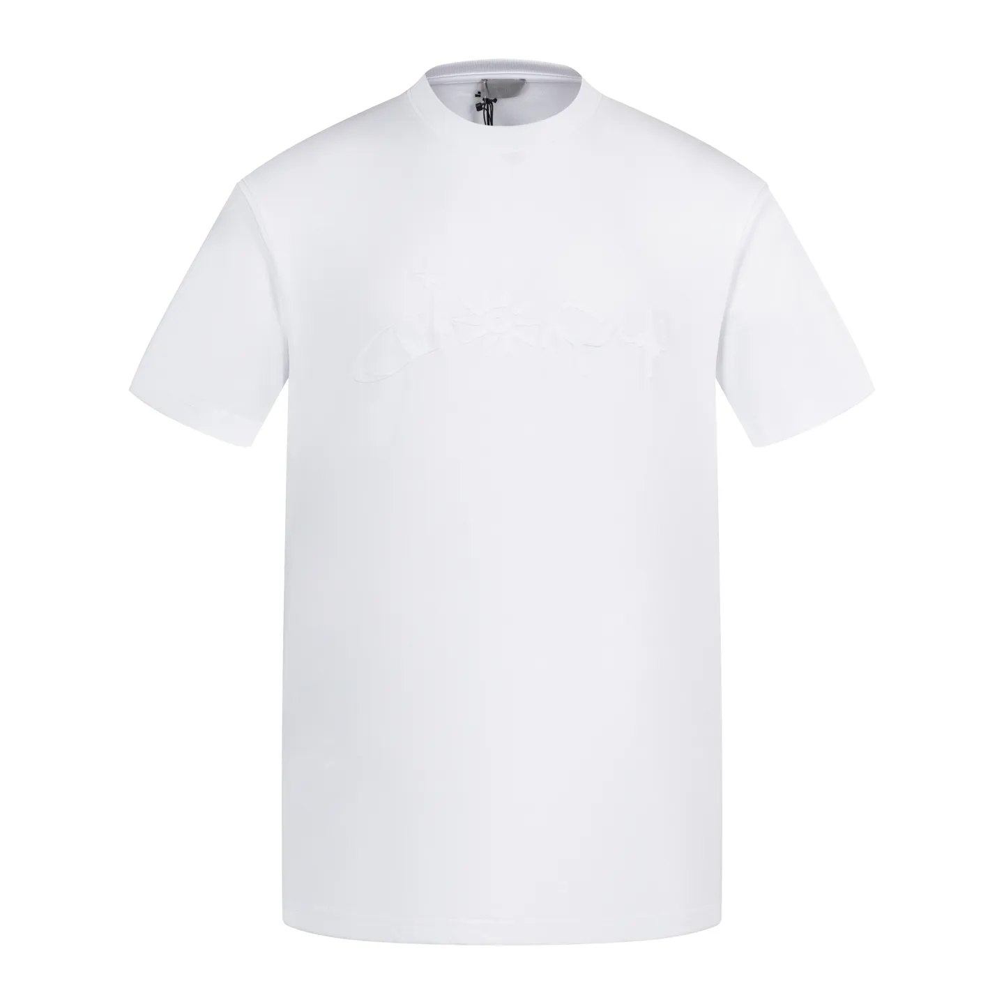 🅿️260 [Exclusive supply] CD Hlton co-branded sun letter embroidered short sleeves (white) The fabric is made of 15S 230g fine cotton plain fabric, and the rib is made of 32S 300g double yarn stretch rib. This T-shirt is a new product of the 2025 autumn men's wear series and comes from the ANDLEWIS HAMILTON limited series. Crafted from cotton jersey, it features a co-branded embroidery on the front that reinterprets the logo in a graphic style. Featuring a sporty silhouette, it can be worn with jeans or track pants. 15S fine cotton plain fabric is a high-quality cotton fabric made of cotton fibers processed by combing process. Compared with ordinary cotton fabrics, its fibers are arranged more neatly and have a higher density. The combing process makes the fabric have better texture and luster, while also improving the softness, comfort and breathability of the fabric. Flat stitch embroidery three-dimensional craft is a special embroidery technique that uses flat stitch to create embroidery with a three-dimensional feel. This process creates a richer three-dimensional effect and layering by precisely controlling the depth and angle of the stitches and increasing the density and length. Size:XS-S-M-L