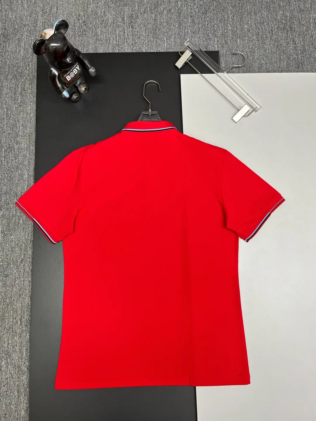 🅿️220 DIOR Dior embroidered new zipper Polo shirt. Original fabric. Official same style. Made of 210 grams of mercerized pique cotton, customized in the same vat dyeing fabric. It feels very comfortable and smooth. The version is quite wide and stylish. Produced by a first-line brand OEM factory. Imported Behringer embroidery machine. The embroidery is full and textured. The collar rib is woven with imported yarn. It will not deform after long-term wear. The latest style for spring and summer. Fashionable and individual. Super versatile and good-looking. It is very suitable for both men and women. It is a must-have item. Color: black, white, red. Size: M-XXXL