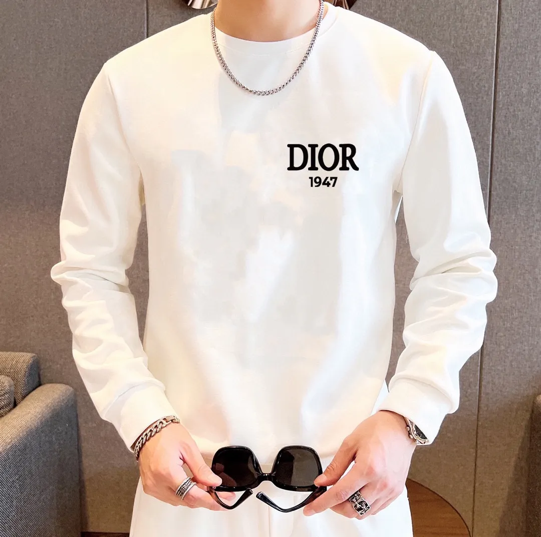 🅿️380 [DIOR Dior] (Fat Man’s Gospel) hot-selling suit is coming. Focus on the original version of the official website. 2025 new hot-selling sweatshirt suit. The original order is the best product. 🇭🇰The meticulous work of top designers is dedicated to a fitting and perfect upper body effect. All-natural high-quality Roman cotton 100%, close-fitting comfort, noble and elegant! Original hardware embodies elegance and nobility! Counter size: M-5XL (maximum wear up to 220 pounds)