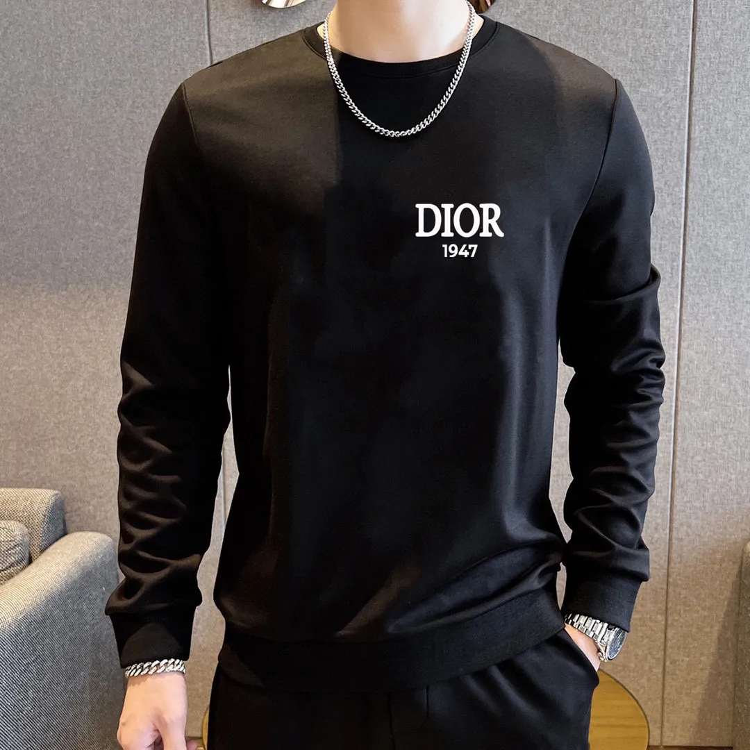 🅿️380 [DIOR Dior] (Fat Man’s Gospel) hot-selling suit is coming. Focus on the original version of the official website. 2025 new hot-selling sweatshirt suit. The original order is the best product. 🇭🇰The meticulous work of top designers is dedicated to a fitting and perfect upper body effect. All-natural high-quality Roman cotton 100%, close-fitting comfort, noble and elegant! Original hardware embodies elegance and nobility! Counter size: M-5XL (maximum wear up to 220 pounds)