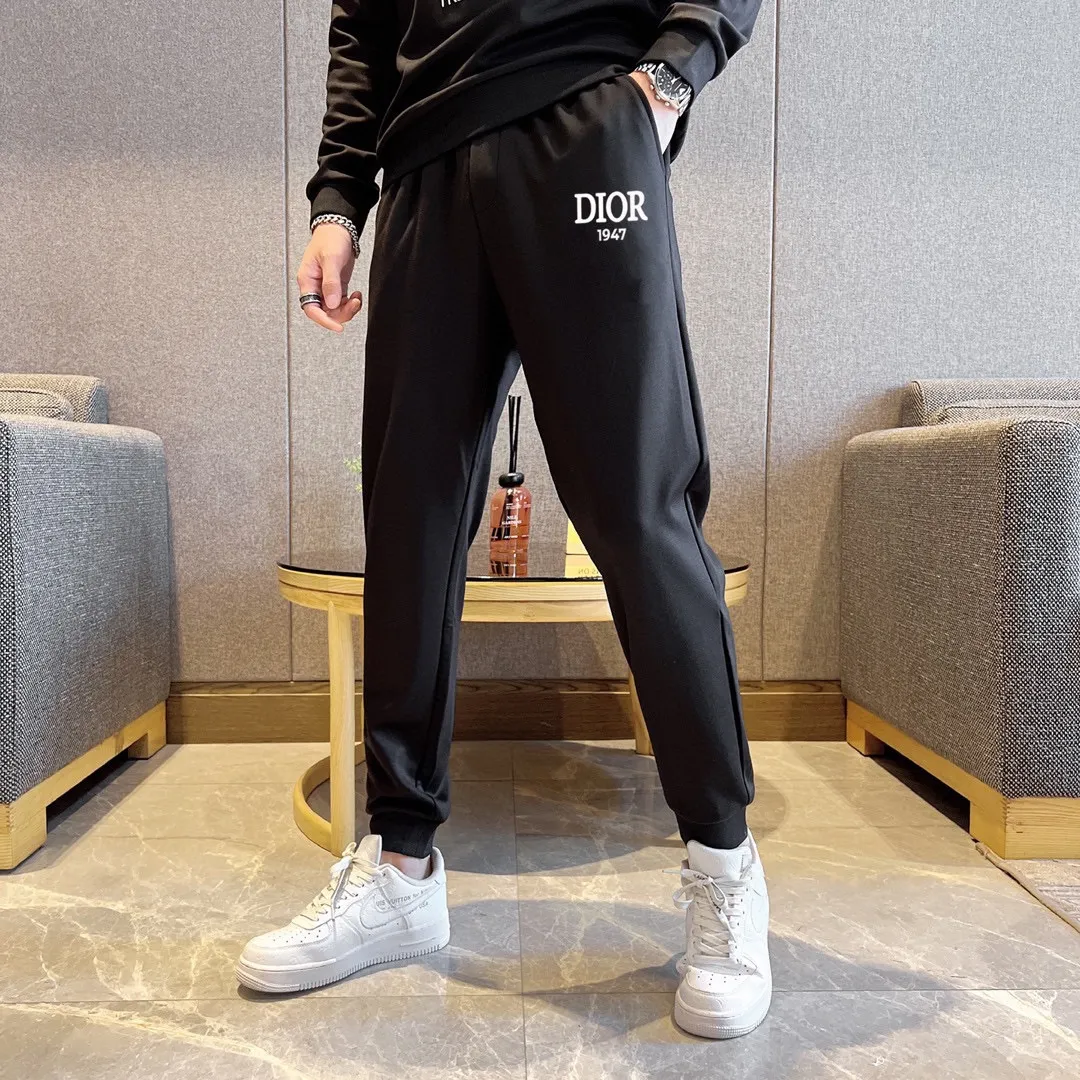 🅿️380 [DIOR Dior] (Fat Man’s Gospel) hot-selling suit is coming. Focus on the original version of the official website. 2025 new hot-selling sweatshirt suit. The original order is the best product. 🇭🇰The meticulous work of top designers is dedicated to a fitting and perfect upper body effect. All-natural high-quality Roman cotton 100%, close-fitting comfort, noble and elegant! Original hardware embodies elegance and nobility! Counter size: M-5XL (maximum wear up to 220 pounds)