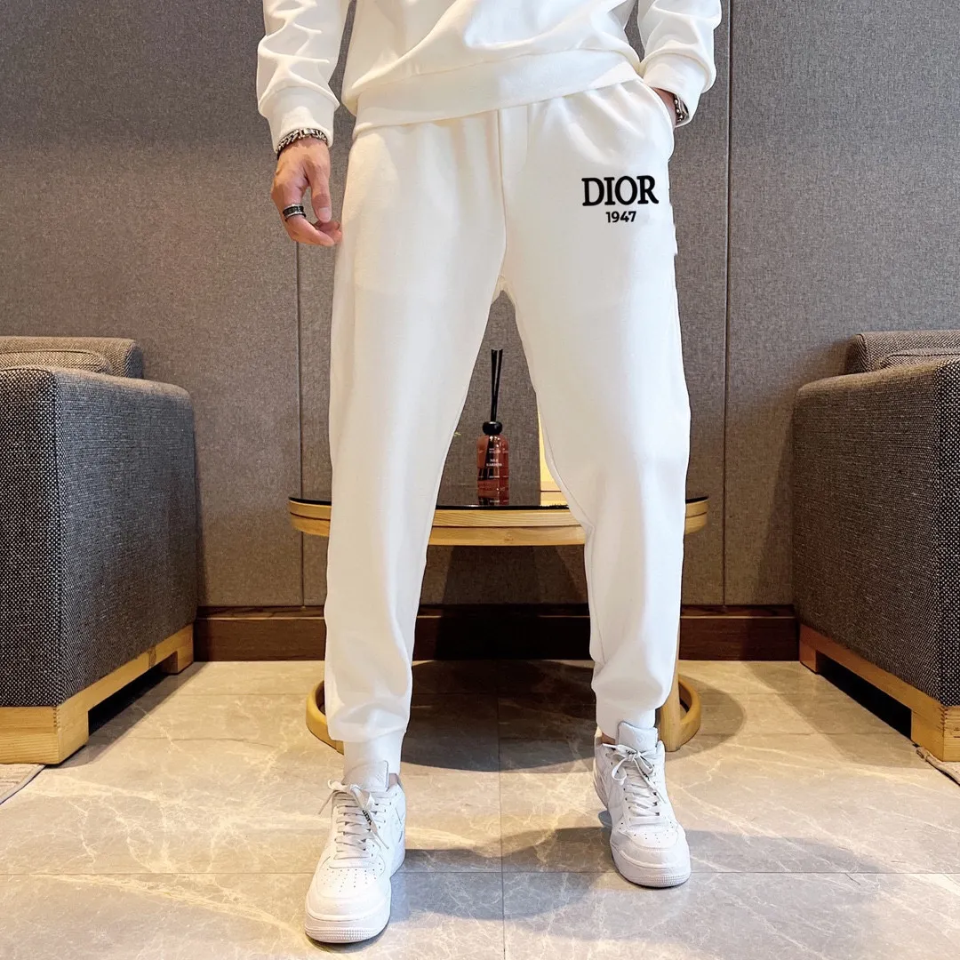 🅿️380 [DIOR Dior] (Fat Man’s Gospel) hot-selling suit is coming. Focus on the original version of the official website. 2025 new hot-selling sweatshirt suit. The original order is the best product. 🇭🇰The meticulous work of top designers is dedicated to a fitting and perfect upper body effect. All-natural high-quality Roman cotton 100%, close-fitting comfort, noble and elegant! Original hardware embodies elegance and nobility! Counter size: M-5XL (maximum wear up to 220 pounds)