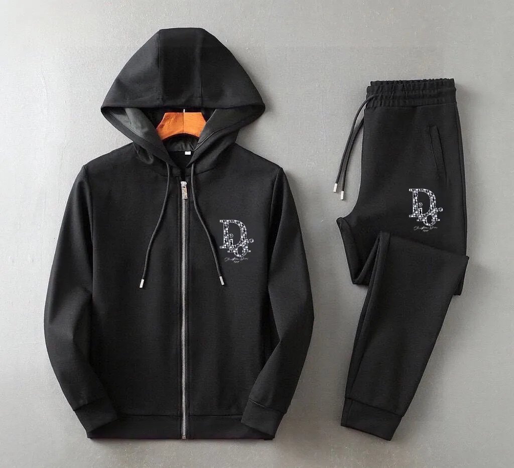 🅿️420 [DIOR Dior] (Fat Man Gospel) hot-selling suit is coming. Focus on the original version of the official website. 2025 new hot-selling cardigan sweater suit. The original order is the best product. 🇭🇰The meticulous work of top designers is dedicated to a fitting and perfect upper body effect. All-natural high-quality Roman cotton 100%, close-fitting comfort, noble and elegant! Original hardware embodies elegance and nobility! Counter size: M-5XL (maximum wear up to 220 pounds)
