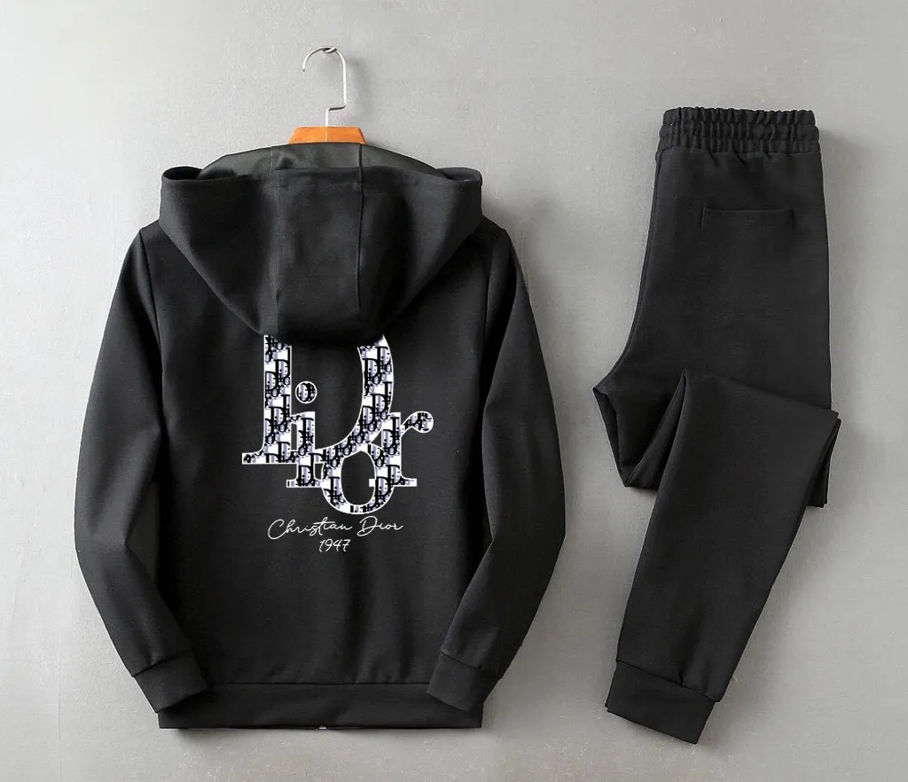 🅿️420 [DIOR Dior] (Fat Man Gospel) hot-selling suit is coming. Focus on the original version of the official website. 2025 new hot-selling cardigan sweater suit. The original order is the best product. 🇭🇰The meticulous work of top designers is dedicated to a fitting and perfect upper body effect. All-natural high-quality Roman cotton 100%, close-fitting comfort, noble and elegant! Original hardware embodies elegance and nobility! Counter size: M-5XL (maximum wear up to 220 pounds)