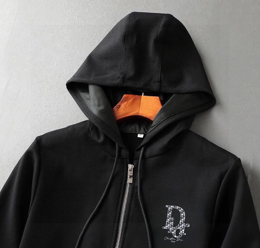 🅿️420 [DIOR Dior] (Fat Man Gospel) hot-selling suit is coming. Focus on the original version of the official website. 2025 new hot-selling cardigan sweater suit. The original order is the best product. 🇭🇰The meticulous work of top designers is dedicated to a fitting and perfect upper body effect. All-natural high-quality Roman cotton 100%, close-fitting comfort, noble and elegant! Original hardware embodies elegance and nobility! Counter size: M-5XL (maximum wear up to 220 pounds)