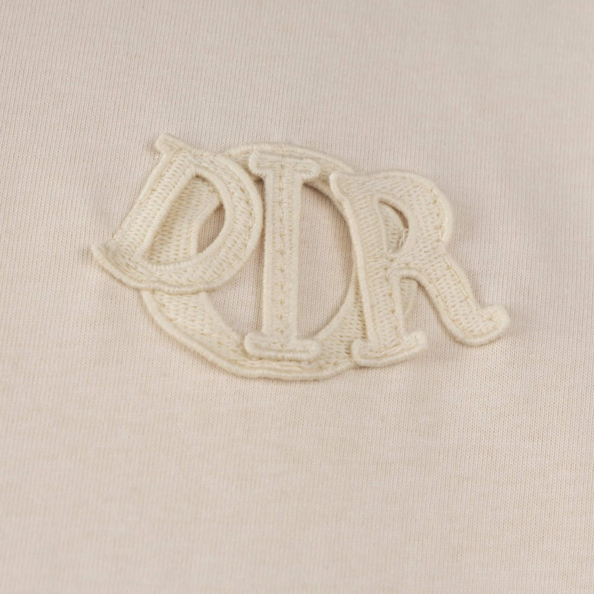 🅿️170 model number S030 Dior chest CD letter logo embroidered round neck short sleeves embroidered patch complete set of packaging with complete three labels original supporting accessories 1:1 main mark process very high-end has been pre-shrunk at high temperature and is not easy to deform after repeated washing. Pure cotton 280 grams high weight 32 double yarns no pilling no fading comfortable and breathable matching 1x1 thread in the same cylinder oversize loose version Can wear up to 220 pounds Color: white apricot Size: XS-L