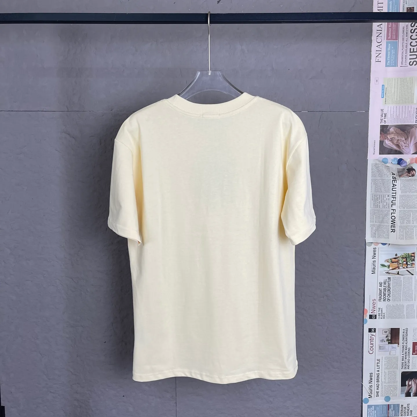 🅿️180 /A13 DIOR couture blade embroidered short-sleeved T-shirt. Exclusively customized with 300 grams of original board. Double yarn pure cotton fabric texture is very soft and comfortable. 100% different from the market's top fabrics (no shrinkage, no deformation, no pilling). Matched with 320 grams of 1x1 thread (fabric thread is dyed in the same vat, no color difference, not easy to deform). Original 1:1 version. Original 1:1 customized accessories. Collar label Care label, tag, packaging (perfect details) Size: S-XL Color: apricot, white, blue, gray, dark gray