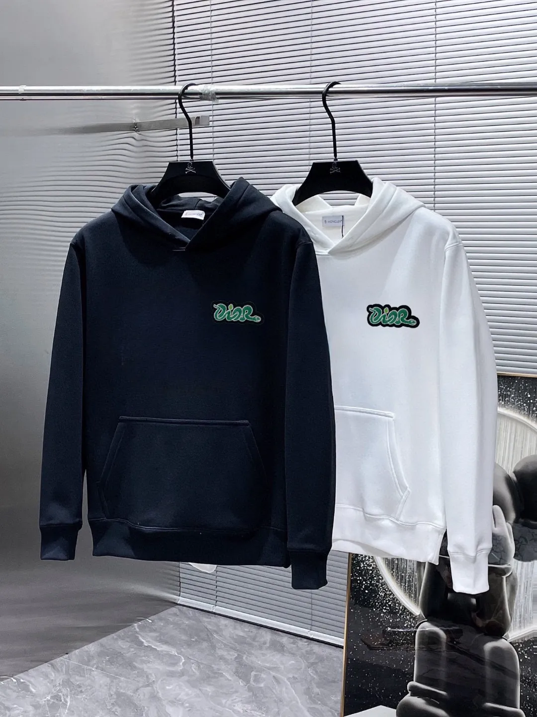 🅿️240 brand [DIOR Dior] (good news for fat people) 2025ss autumn latest long-sleeved round-neck sweatshirt, on sale simultaneously on the official website. Refreshing and breathable. Made of top Tencel Roman. Comfortable and soft. 3D three-dimensional clarity. Super fashion sense. Great for gifting and keeping for yourself. Size: M-5XL (can wear up to 220 pounds)