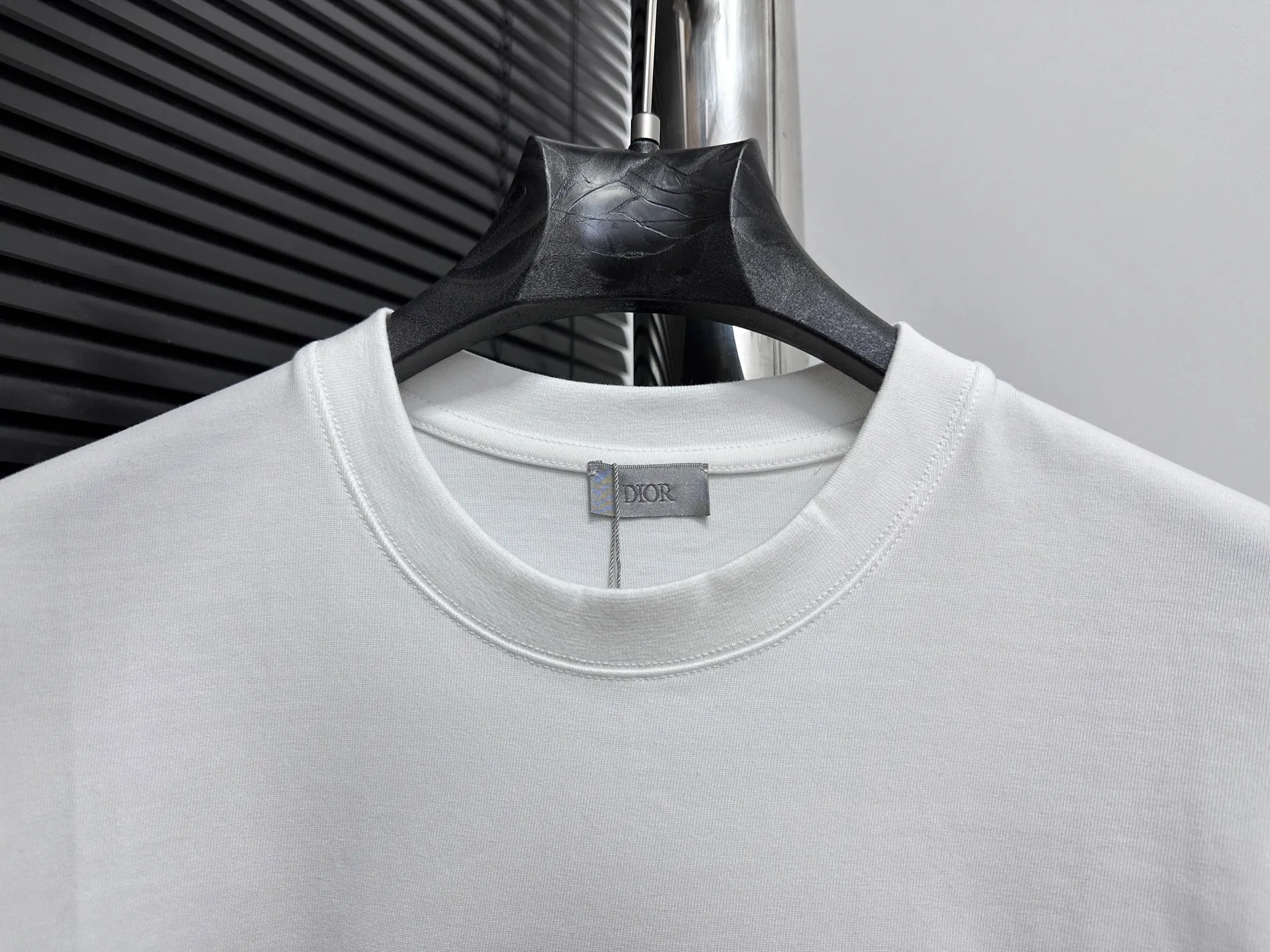 🅿️170 [Dior] Dior 25ss new bear short-sleeved custom 280g vat-dyed fabric feels very comfortable. The latest brick cabinet in spring and summer is fashionable and versatile. It is very suitable for both men and women. A must-have hangtag. Collar label. Washed wheat three labels are complete. Color: black white. Size: S-XL.