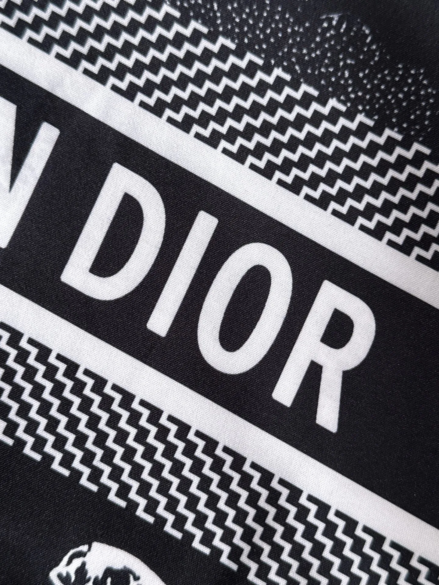 🅿️290 Dior 2025 summer classic LOGO design all-over printed shirt, light and thin cotton full-body digital printing, made of high-quality polyester fiber fabric, carefully crafted in a standard version, versatile for leisure time! The classic logo is very eye-catching, showing a sense of luxury and style. It is a classic and mainstream style that never goes out of style and is elegant! Extremely handsome, classic and heroic. Same style for men and women. Size: M-3XL (Please note your height and weight when placing an order)
