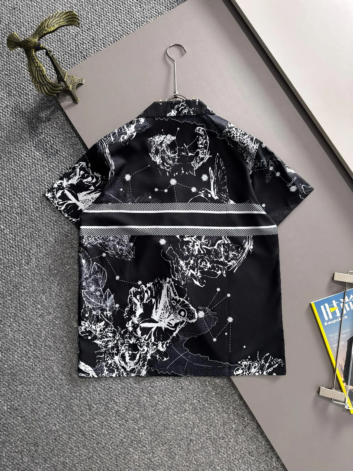 🅿️290 Dior 2025 summer classic LOGO design all-over printed shirt, light and thin cotton full-body digital printing, made of high-quality polyester fiber fabric, carefully crafted in a standard version, versatile for leisure time! The classic logo is very eye-catching, showing a sense of luxury and style. It is a classic and mainstream style that never goes out of style and is elegant! Extremely handsome, classic and heroic. Same style for men and women. Size: M-3XL (Please note your height and weight when placing an order)