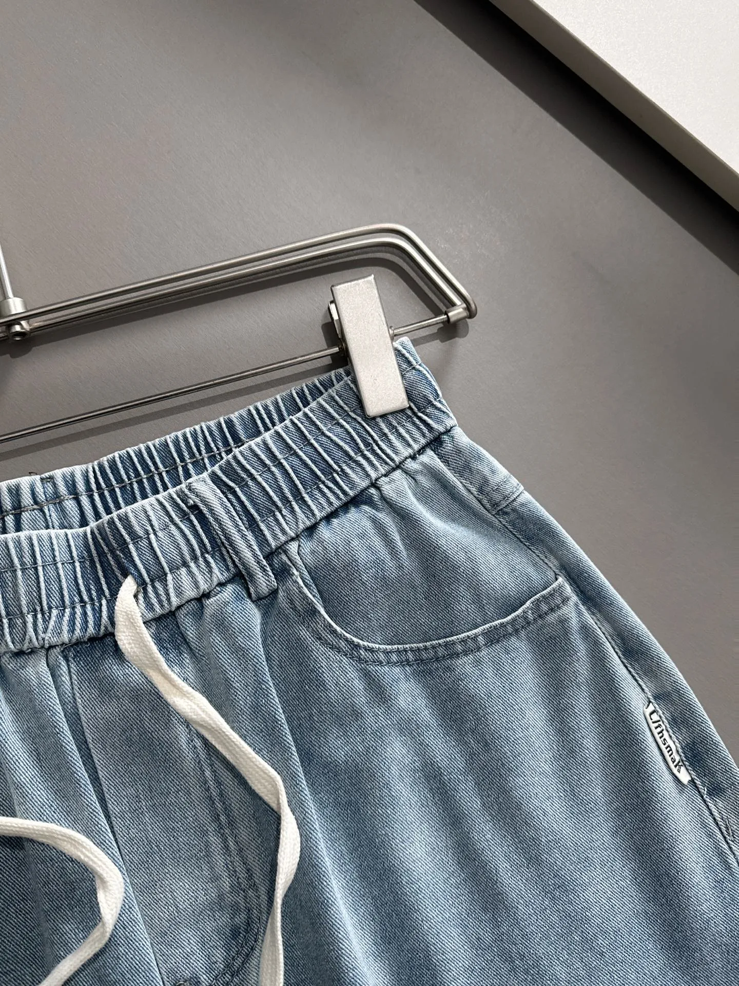 🅿️330 Dior 2025 summer new jeans denim shorts are produced using imported Japanese Denim plain cotton denim fabrics, complete with three standards, and the top stonewashing process makes the texture reach the old taste of the 1980s, soft, delicate, comfortable and breathable.
