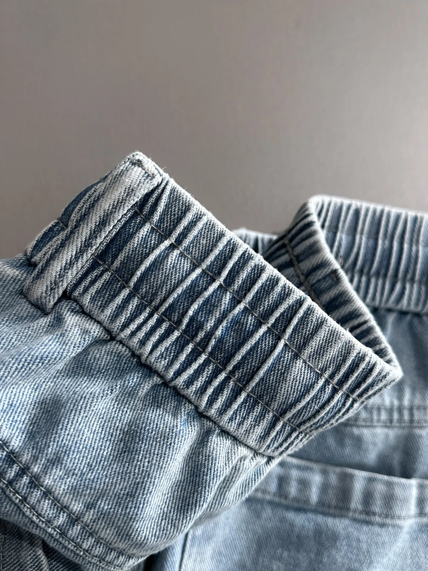 🅿️330 Dior 2025 summer new jeans denim shorts are produced using imported Japanese Denim plain cotton denim fabrics, complete with three standards, and the top stonewashing process makes the texture reach the old taste of the 1980s, soft, delicate, comfortable and breathable.