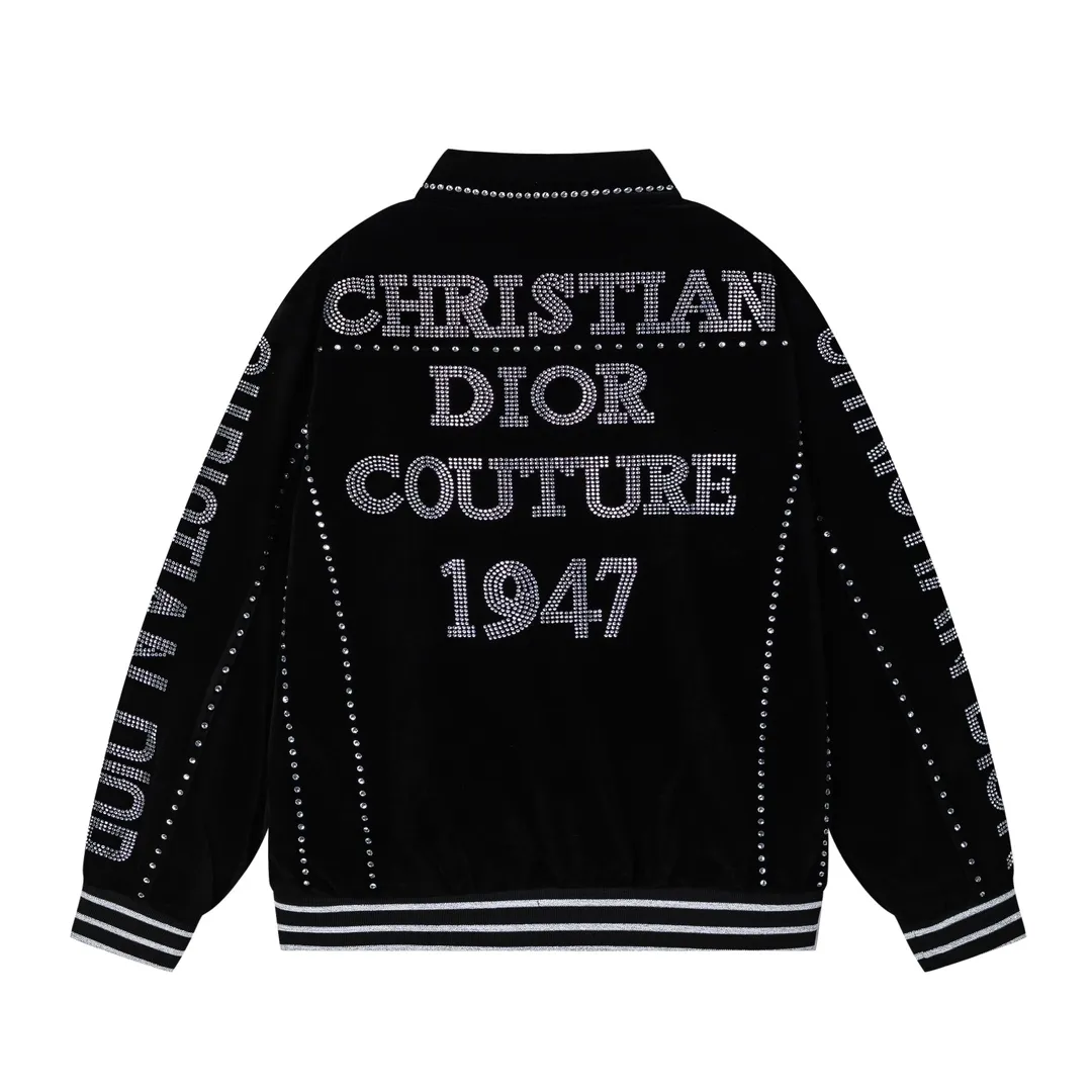 🅿️560 DIOR Dior’s 2024 autumn and winter new men’s baseball uniform⚾️jackets are on sale at the counter simultaneously! Customized exclusive gold velvet fabric, panoramic logo hot diamond design! Simple and elegant, easy to match and versatile, extremely high-grade, perfectly integrated into fashion and style, it is a top-notch fashionable style that is perfect for outer wear! The whole thing gives people a natural feeling! The ultimate classic and versatile jacket, using the latest three-dimensional logo elements to highlight the concave and convex texture! The ultimate heavy work, the ultimate perfection! Fans who pursue high quality should rush to buy it by themselves, and we sincerely invite all fans who know the goods to appreciate this model together! ! Size: M-2XL