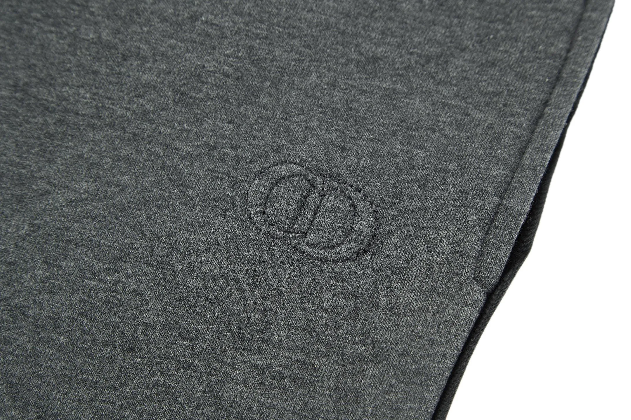 🅿️420 CD 25FW solid color trousers with logo embroidery (dark gray). The original version was purchased and developed for 19,500. The fabric is made of 380g terry fleece fabric and the fabric is made of long yarn Pima cotton original customized floral gray. The thread adopts 2*2 double yarn thread, and the thread is made of pure yarn. It can fix the fabric at high temperature and not deform after long-term wear. The embroidery uses internal double-needle embroidery method, and the reverse side is embroidered to create a seam effect. The zipper adopts original authentic YKK rubber tooth zipper. These CD Icon semi-grip trousers give a classic piece a modern twist. Crafted from gray cotton fleece in an oversized fit, it's uniquely embellished with debossed CD icon embroidery. Can be paired with the same style POLO zippered sweatshirt to create a distinctive modern look. Decorated with debossed embroidered CD icon, ribbed waistband and wide opening. 100% cotton. Size:S-M-L-XL