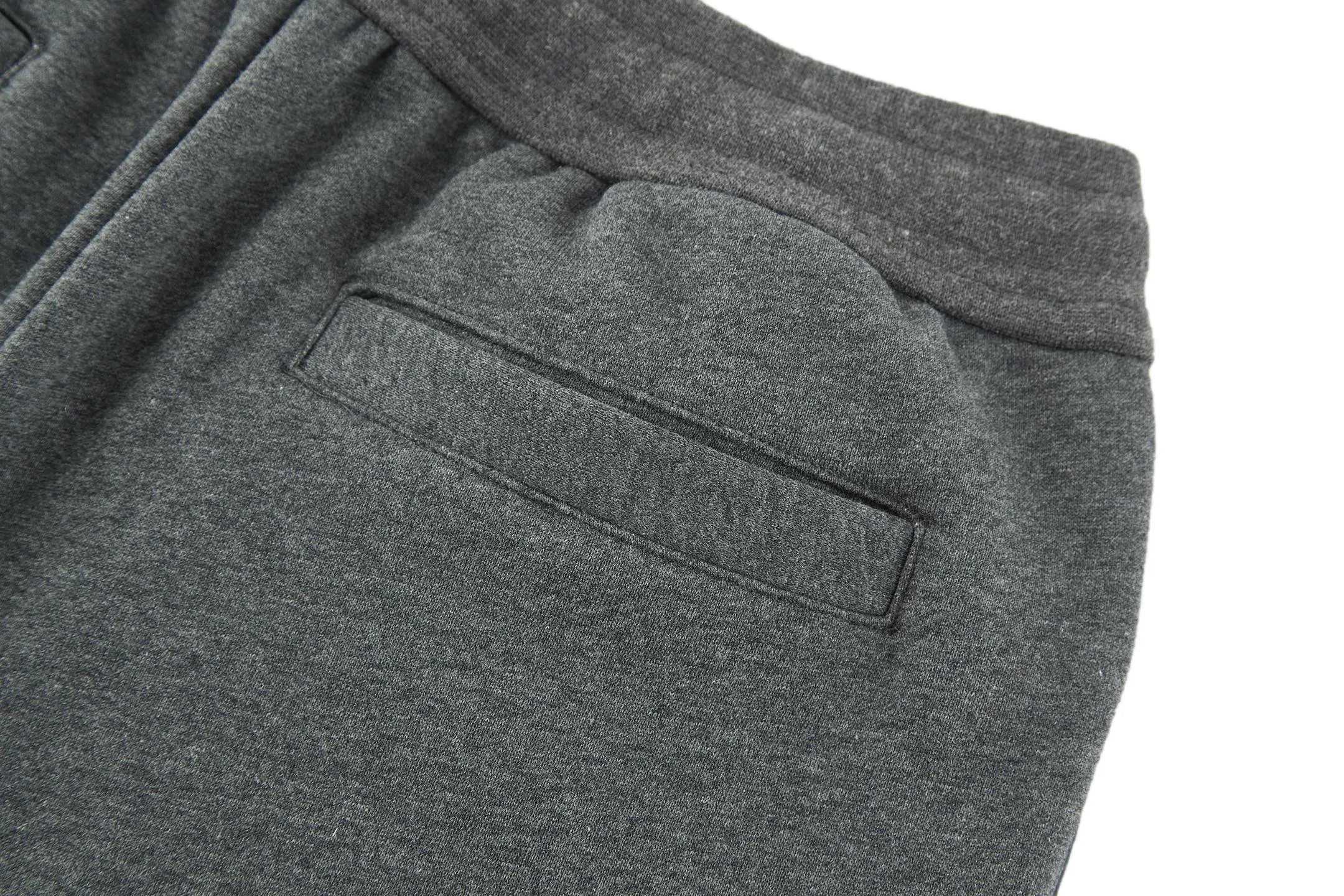 🅿️420 CD 25FW solid color trousers with logo embroidery (dark gray). The original version was purchased and developed for 19,500. The fabric is made of 380g terry fleece fabric and the fabric is made of long yarn Pima cotton original customized floral gray. The thread adopts 2*2 double yarn thread, and the thread is made of pure yarn. It can fix the fabric at high temperature and not deform after long-term wear. The embroidery uses internal double-needle embroidery method, and the reverse side is embroidered to create a seam effect. The zipper adopts original authentic YKK rubber tooth zipper. These CD Icon semi-grip trousers give a classic piece a modern twist. Crafted from gray cotton fleece in an oversized fit, it's uniquely embellished with debossed CD icon embroidery. Can be paired with the same style POLO zippered sweatshirt to create a distinctive modern look. Decorated with debossed embroidered CD icon, ribbed waistband and wide opening. 100% cotton. Size:S-M-L-XL