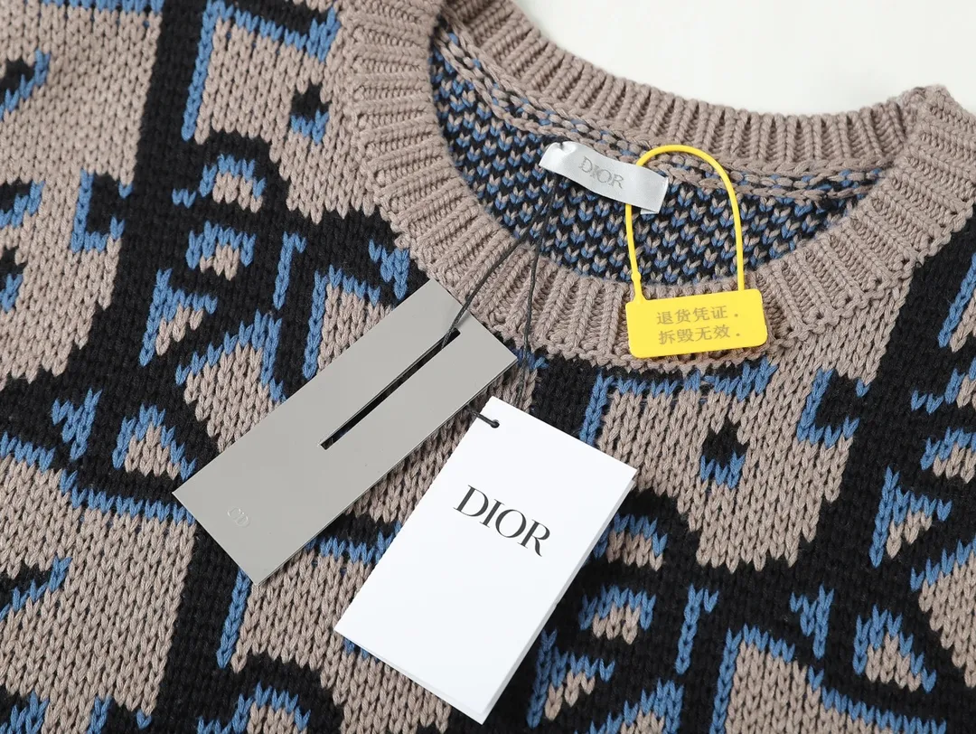 🅿️260 CD jacquard cardigan sweater ⚠️Original purchase price 12560💰, the wool is knitted by a 7-needle imported machine, and the yarn is dyed with wool content. The pattern is restored after 3 times of pattern making. The original developed custom yarn. Customized accessories. The whole body is decorated with DIOR AND CACTUS JACK Oblique printing. Ribbed round neck, cuffs and hem. Size XS S M L