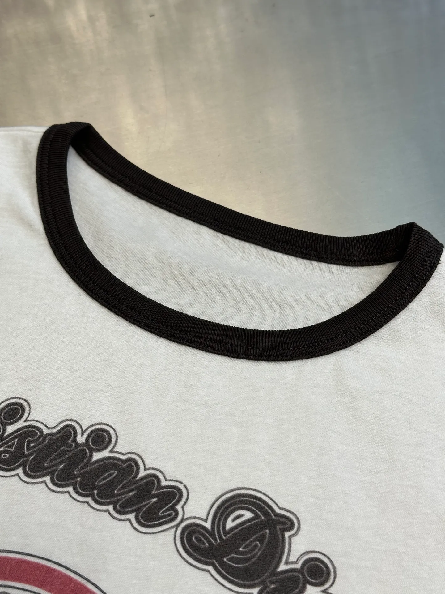 🅿️300 Women's Dior No. 8 Racing Element Printed Short Sleeves This T-shirt is carefully made of white cotton jersey fabric and decorated with the racing element No. 8 logo on the front, creating a sophisticated and fashionable look.  size：s m l