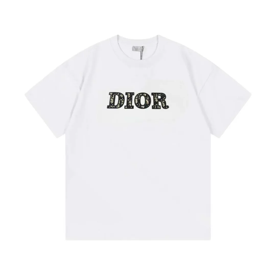 🅿️170 Dior 2025 new three-dimensional silicone patch letter logo, same style for men and women, short-sleeved T-shirt ·Customized 280g 100% double yarn pure cotton fabric ·Design dyed 32 counts double-strand thread ·Collar label, hangtag, main mark and three labels complete Color: White Size: XS S M L