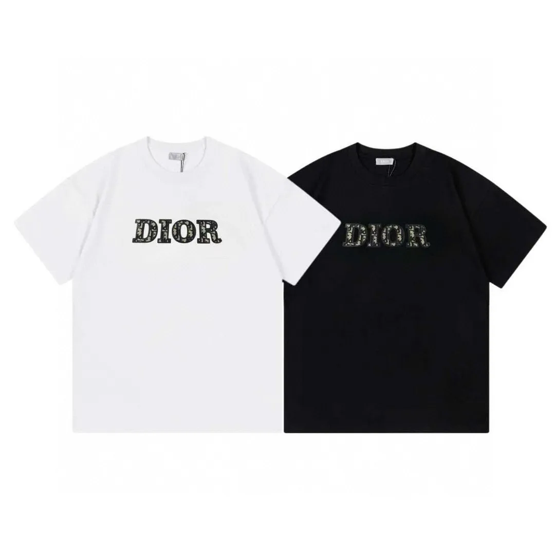 🅿️170 Dior 2025 new three-dimensional silicone patch letter logo, same style for men and women, short-sleeved T-shirt ·Customized 280g 100% double yarn pure cotton fabric ·Design dyed 32 counts double-strand thread ·Collar label, hangtag, main mark and three labels complete Color: White Size: XS S M L