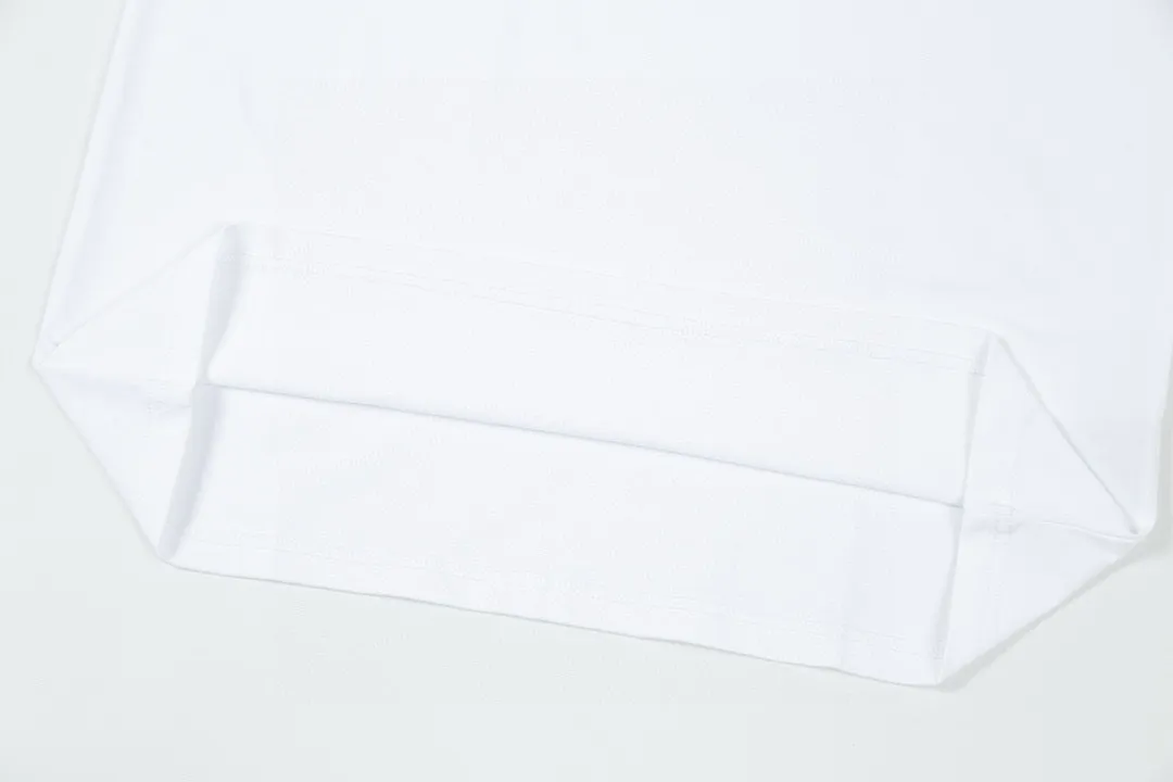 🅿️170 Dior 2025 new three-dimensional silicone patch letter logo, same style for men and women, short-sleeved T-shirt ·Customized 280g 100% double yarn pure cotton fabric ·Design dyed 32 counts double-strand thread ·Collar label, hangtag, main mark and three labels complete Color: White Size: XS S M L
