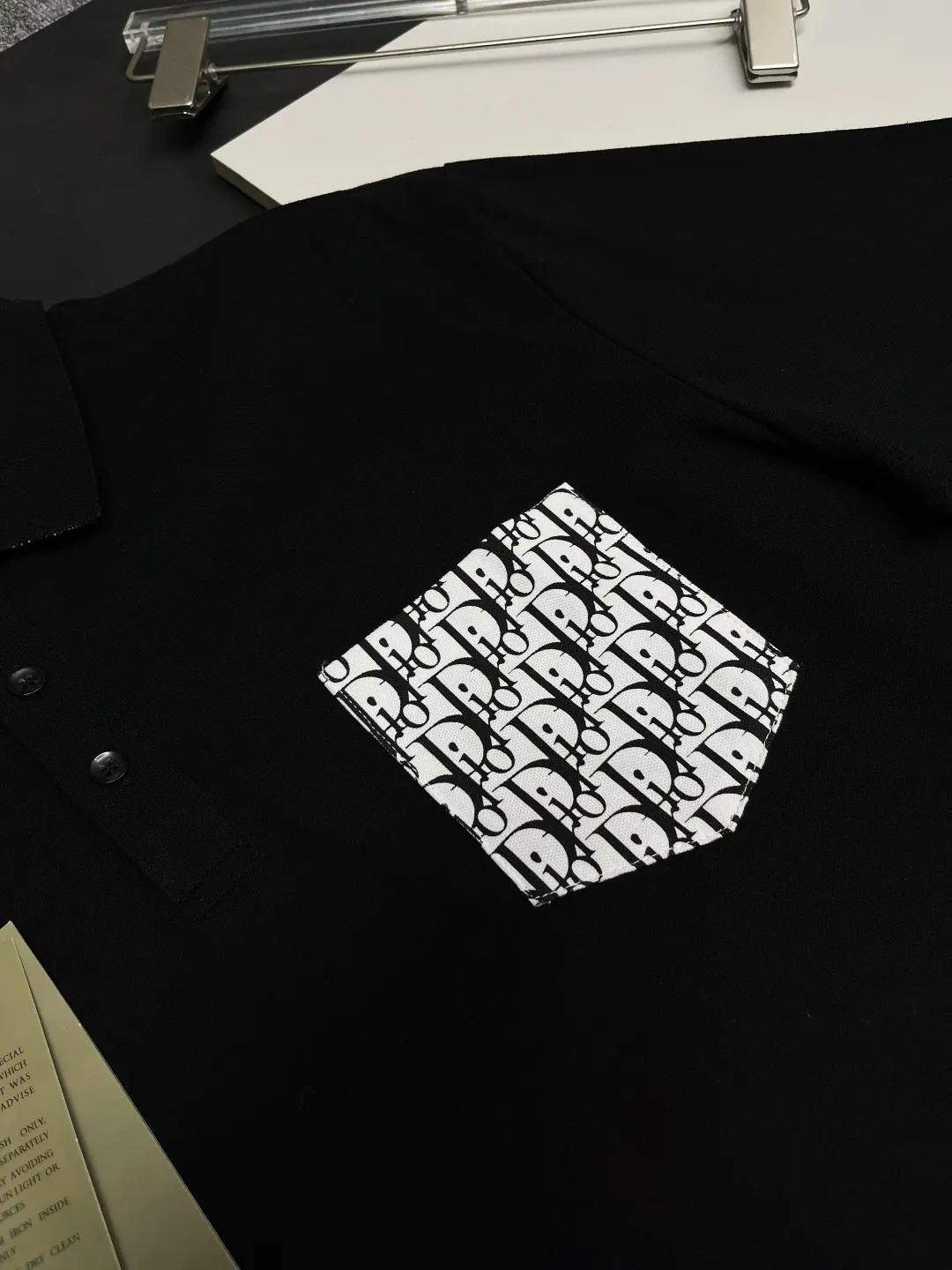 🅿️220 DIOR Dior Pocket New Polo Shirt Original fabric Original customized accessories Official same style Made of 210 grams of mercerized pique fabric, customized same vat dyed fabric Very comfortable and smooth to the touch Very wide and stylish Produced by a first-line brand OEM factory Imported Behringer embroidery machine The embroidery is full and textured The collar ribs are woven with imported yarn and will not deform after long-term wear The latest style for spring and summer, fashionable and individual Super versatile and good-looking. It is very suitable for both men and women. It is a must-have item. Color: black, white, gray. Size: M-3XL