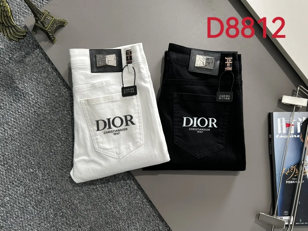 🅿️400 Dior 2025 four-season slim-fit jeans trousers, woven from imported Japanese Denim plain cotton denim fabric, complete with three standards, simple yet elegant, soft, delicate and comfortable, versatile and fashionable upper body! Light luxury, a must-have item for daily commuting! D8812 code number: 28-40 (please state your height and weight when placing an order)