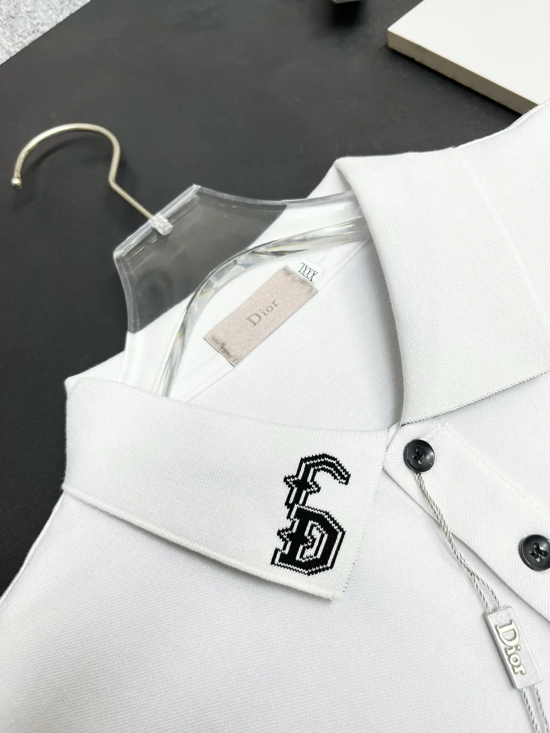 🅿️220 DIOR Dior Pocket New Polo Shirt Original fabric Original customized accessories Official same style Made of 210 grams of mercerized pique fabric, customized same vat dyed fabric Very comfortable and smooth to the touch Very wide and stylish Produced by a first-line brand OEM factory Imported Behringer embroidery machine The embroidery is full and textured The collar ribs are woven with imported yarn and will not deform after long-term wear The latest style for spring and summer, fashionable and individual Super versatile and good-looking. It is very suitable for both men and women. It is a must-have item. Color: black, white, gray. Size: M-3XL