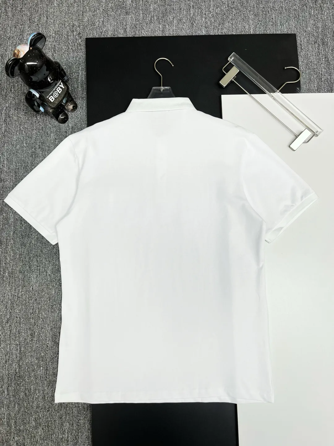 🅿️220 DIOR Dior Pocket New Polo Shirt Original fabric Original customized accessories Official same style Made of 210 grams of mercerized pique fabric, customized same vat dyed fabric Very comfortable and smooth to the touch Very wide and stylish Produced by a first-line brand OEM factory Imported Behringer embroidery machine The embroidery is full and textured The collar ribs are woven with imported yarn and will not deform after long-term wear The latest style for spring and summer, fashionable and individual Super versatile and good-looking. It is very suitable for both men and women. It is a must-have item. Color: black, white, gray. Size: M-3XL