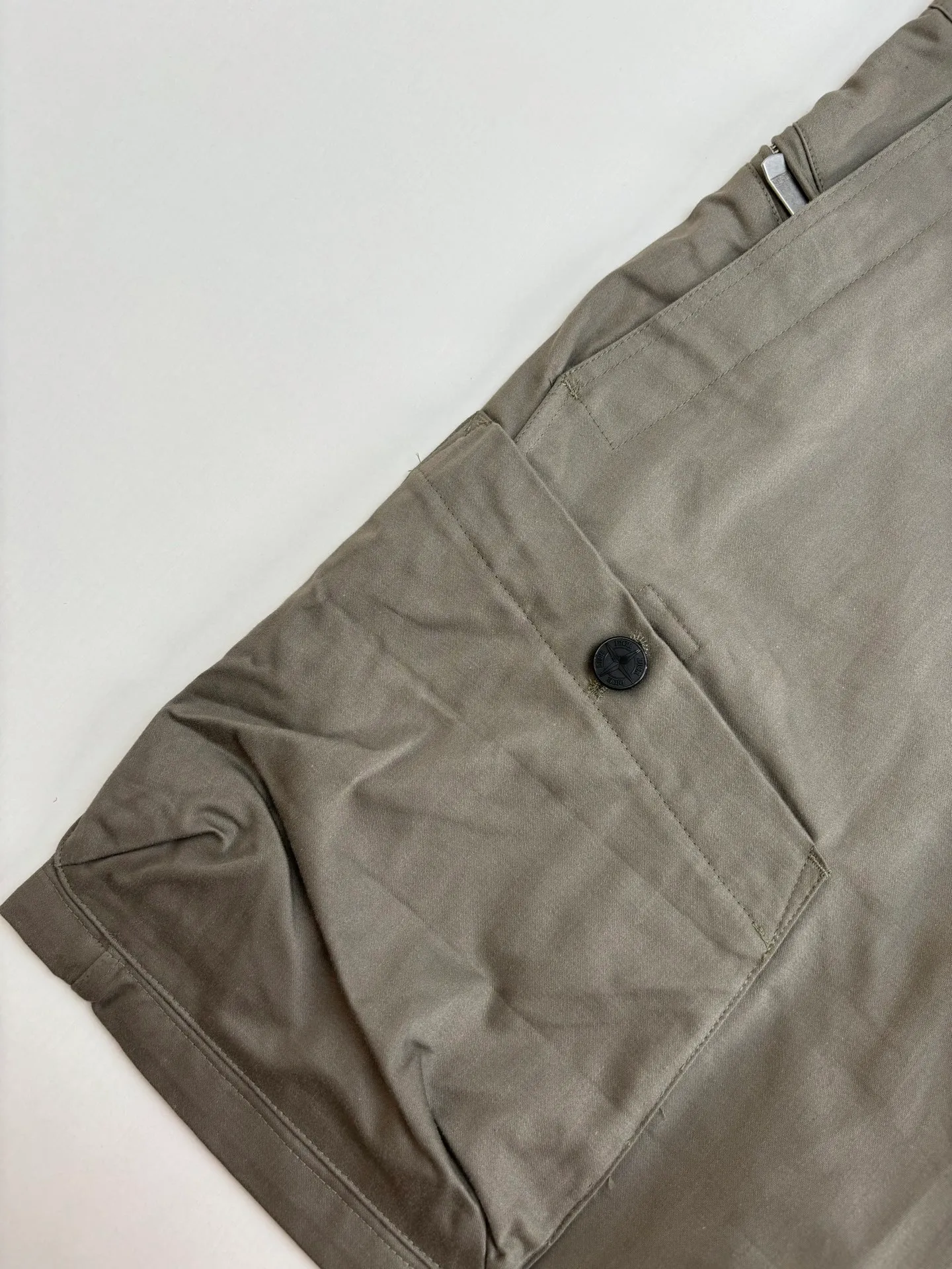 🅿️550 Dio*/Dior 25Ss Stone Island co-branded multi-functional shorts, custom-woven and dyed technical canvas fabric, Stone Island policy armband, custom-woven flat machine rib, perfect restoration, mold opening, latest co-branded hardware Sizr: S/M/L/XL