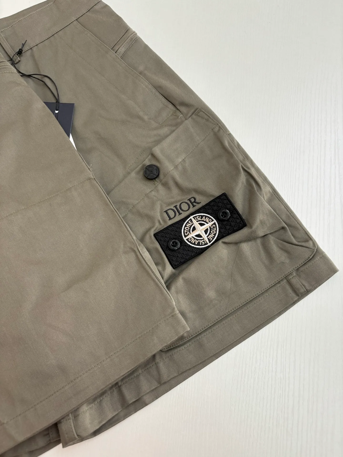 🅿️550 Dio*/Dior 25Ss Stone Island co-branded multi-functional shorts, custom-woven and dyed technical canvas fabric, Stone Island policy armband, custom-woven flat machine rib, perfect restoration, mold opening, latest co-branded hardware Sizr: S/M/L/XL