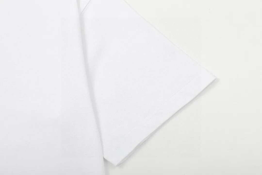 🅿️170 DIOR Dior 2025 new style artistic letter logo, same style for men and women, short-sleeved T-shirt ·Customized 300g 100% double yarn pure cotton fabric ·Defined dyed 32 counts double strand thread ·Collar label, hangtag, main mark and three labels complete Color: White Size: XS S M L