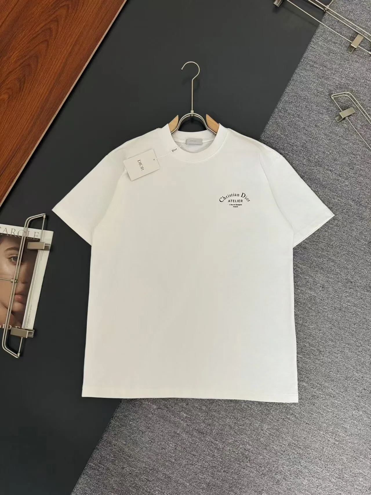 🅿️200 DIOR*Dior*320g heavyweight pure cotton t-shirt, thick, breathable and loose fit. Printed logo design. Spring and summer new round neck fashionable short-sleeved t-shirt. Comfortable against the skin, durable and easy to wear. Meticulous original craftsmanship. A must-have for casual and versatile colors. Color: black white. Size: S M L XL XXL