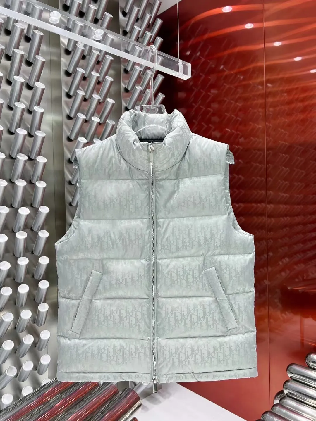 🅿️620 2025 Autumn and Winter New Style🆕Down Jacket Original 1:1 customized hardware accessories are all imported and customized. Counter comparisons are welcome. Absolutely high quality. Made of top-grade 95 white duck down. Super soft. Full and fluffy. Super heavy workmanship. The fabric is well-crafted and has a perfect pattern. Note⚠The fabric is super comfortable. Exclusive model. Non-market goods. Same sizes for men and women: M～XXXL