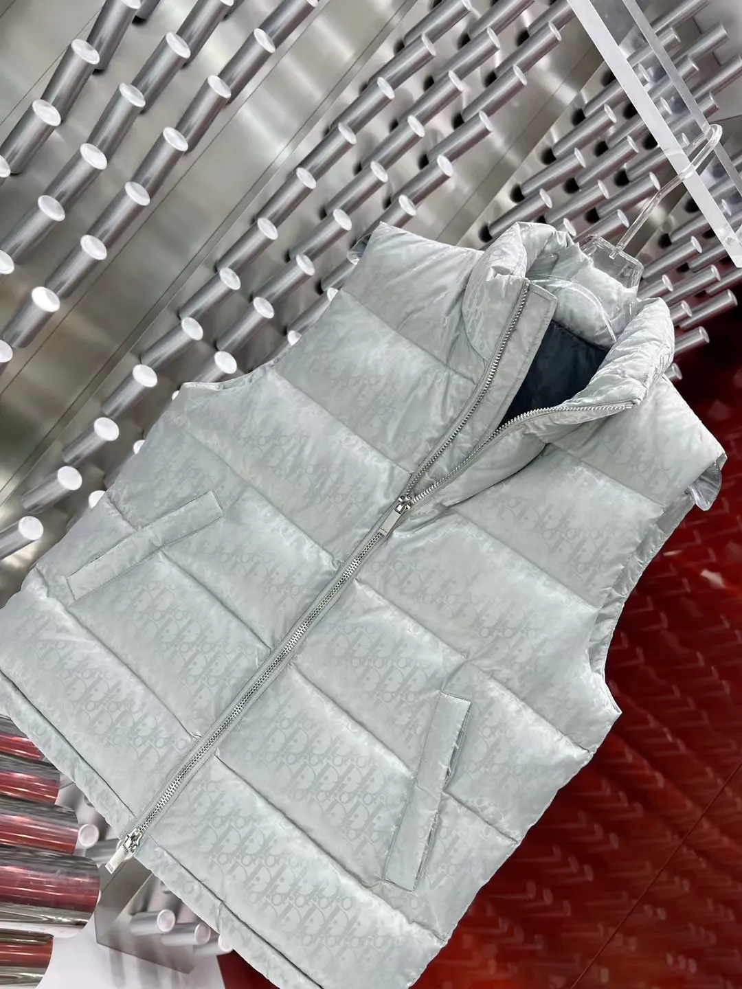 🅿️620 2025 Autumn and Winter New Style🆕Down Jacket Original 1:1 customized hardware accessories are all imported and customized. Counter comparisons are welcome. Absolutely high quality. Made of top-grade 95 white duck down. Super soft. Full and fluffy. Super heavy workmanship. The fabric is well-crafted and has a perfect pattern. Note⚠The fabric is super comfortable. Exclusive model. Non-market goods. Same sizes for men and women: M～XXXL