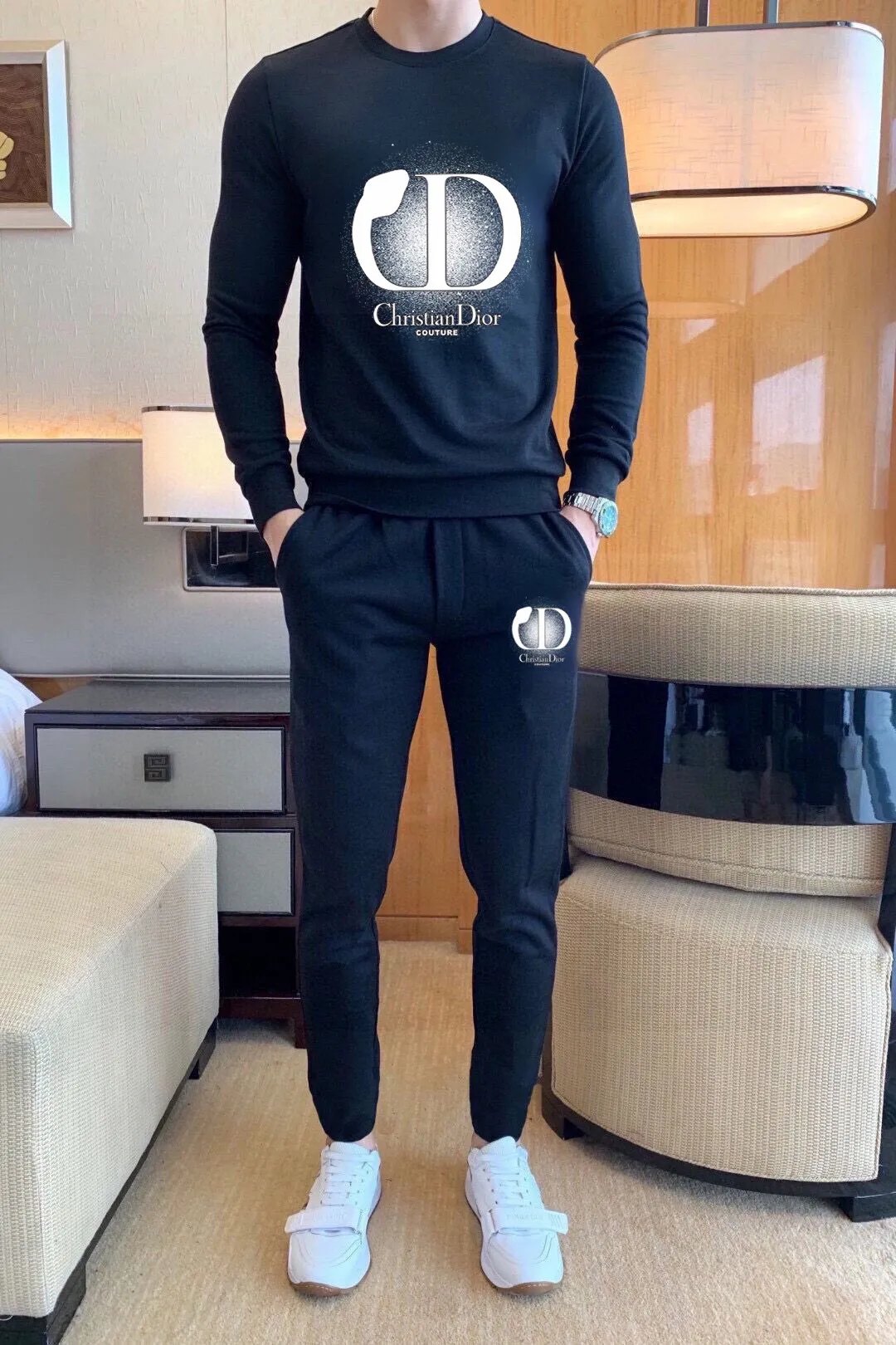 🅿️380 direct batch [DIOR Dior] (Fat Man Gospel) hot-selling suit is coming. Focus on the original version of the official website. 2025 new hot-selling sweatshirt suit. The original order is the best. 🇭🇰The meticulous work of top designers. Just for a fitting and perfect upper body effect. All-natural high-quality Roman cotton 100%, close-fitting comfort, noble and elegant! Original hardware embodies elegance and nobility! Counter size: M-5XL (maximum wear up to 220 pounds)