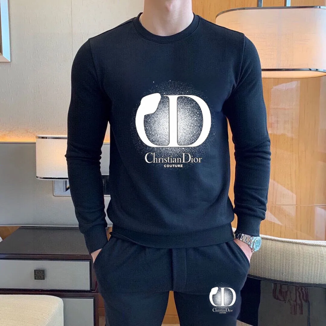 🅿️380 direct batch [DIOR Dior] (Fat Man Gospel) hot-selling suit is coming. Focus on the original version of the official website. 2025 new hot-selling sweatshirt suit. The original order is the best. 🇭🇰The meticulous work of top designers. Just for a fitting and perfect upper body effect. All-natural high-quality Roman cotton 100%, close-fitting comfort, noble and elegant! Original hardware embodies elegance and nobility! Counter size: M-5XL (maximum wear up to 220 pounds)