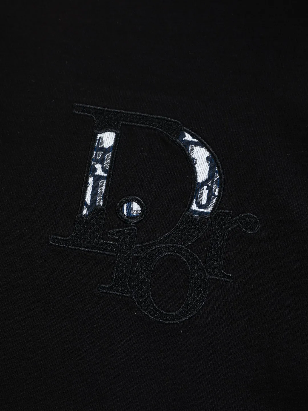 🅿️190 DIOR Dior Dior CD micro wide version S-XL Dior 26ss official website is always unbeatable classic style permanent boutique counter eternal co-branded CD letters on the chest 🪡 embroidery + simple CD letters large logo on the back panel 🪡 embroidered logo heavy craftsmanship same style short-sleeved T-shirt, cotton blended terry jersey fabric, original development This is from the 2025 beachwear limited series. The full-logo jacquard towel highlights the classic Obliave flower. It is matched with an S-shaped round neck and topstitching. It is unique. The whole body is decorated with obliqve jacquard. The ribbed round neck is matched with V-shaped topstitching. Customized accessories. The whole body is customized and developed according to the Y-panel... Complete with three standards, it can control various styles and pay tribute to Dior's historic year! Coupled with the blessing of full-flower cotton material, both the upper body comfort and the existence are unparalleled. It can be said to be a must-have companion in summer. The excellent breathability and comfortable wearing feeling are unparalleled~ Recommended! ! Same style for men and women! Color: Black White Size: S-XL Size chart: S: Shoulder width 50-Bust 56-Length 70 M: Shoulder width 52-Bust 57-Length 72 L: Shoulder width 54-Bust 59-Length 74 XL: Shoulder width 56-Bust 62-Length 76