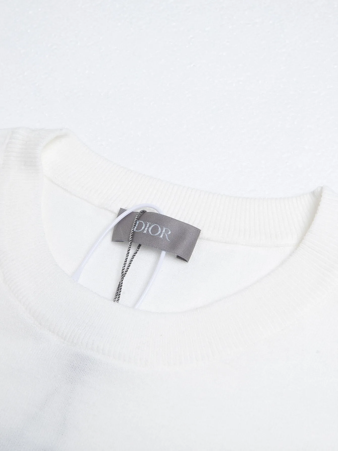 🅿️260 (ZP version) -Dior official website classic style, simple letter embroidery, wool blended round neck knitted short sleeves, same style for men and women -Using ZP custom-dyed fabrics, threads are custom-dyed in the same cylinder with zero color difference, full set of accessories customized to distinguish the market currency, welcome to compare -Color White Black Wheat Green -Size S M L XL
