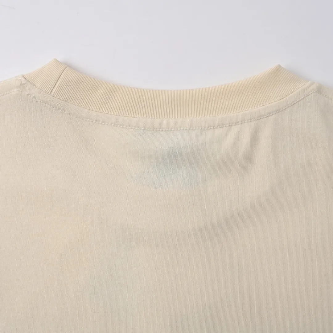 🅿️330 (higher version) DIOR CD cursive embroidered letter short-sleeved T-shirt. The original version is 7400, purchased from Taikoo Hui. The original version is customized with 270g cotton fabric, haze blue, apricot dyeing, and the thread dyeing is the same as the original version. The imported machine embroidery process makes the letter logo show a delicate and exquisite effect, enhancing the decorative effect. Use an embroidery machine to embroider the designed letter logo onto the patch. Color: black, haze blue, apricot, white, floral gray Size: S-L