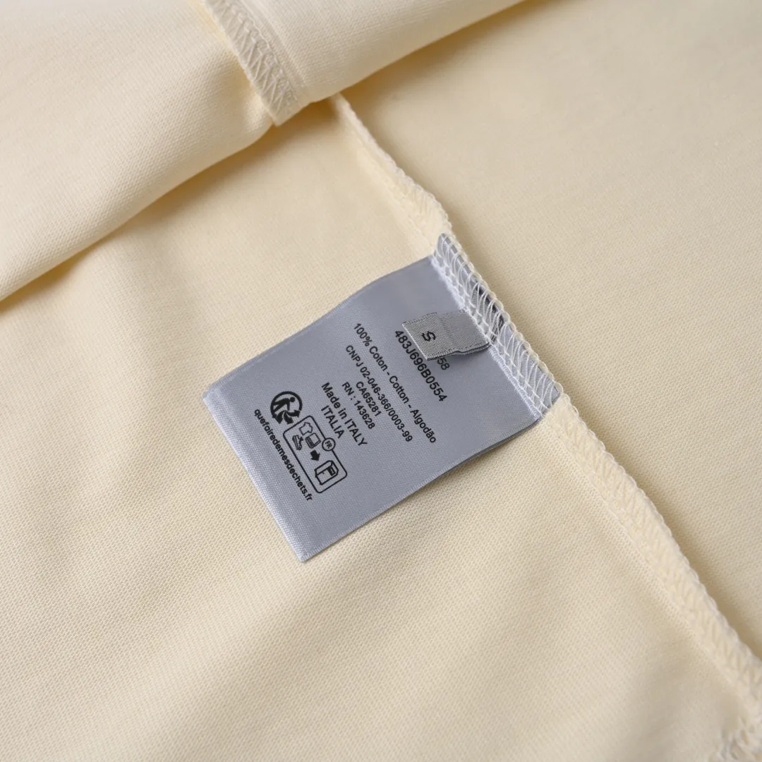 🅿️330 (higher version) DIOR CD cursive embroidered letter short-sleeved T-shirt. The original version is 7400, purchased from Taikoo Hui. The original version is customized with 270g cotton fabric, haze blue, apricot dyeing, and the thread dyeing is the same as the original version. The imported machine embroidery process makes the letter logo show a delicate and exquisite effect, enhancing the decorative effect. Use an embroidery machine to embroider the designed letter logo onto the patch. Color: black, haze blue, apricot, white, floral gray Size: S-L