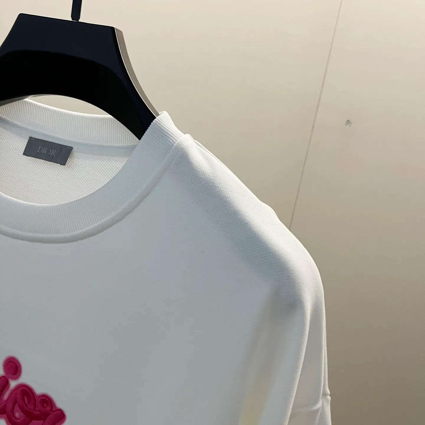 🅿️250 DIOR/Dior 420g pure cotton round neck sweatshirt, simple neon color embroidery🪡letter LOGO micro-labeling technology, official synchronization, high version, high quality, fashionable personality, versatile trend, pure original quality, original fabric, tag, collar label, washed wheat, complete three labels, color: black, white. Size: XS-L