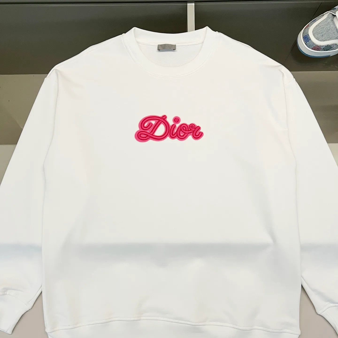🅿️250 DIOR/Dior 420g pure cotton round neck sweatshirt, simple neon color embroidery🪡letter LOGO micro-labeling technology, official synchronization, high version, high quality, fashionable personality, versatile trend, pure original quality, original fabric, tag, collar label, washed wheat, complete three labels, color: black, white. Size: XS-L