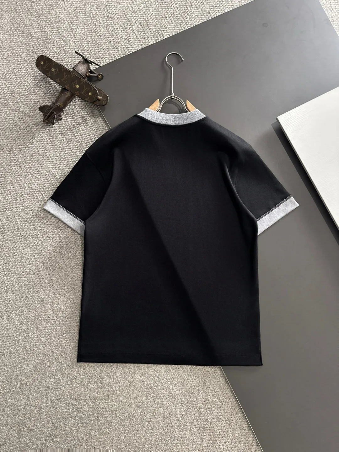 🅿️270 shipped next day Dior 2025 summer new style (top quality, differentiated currency) launches double yarn pure cotton fabric short sleeves, spring and summer catwalk style, personalized and exclusive style, same style for men and women, using imported custom-dyed fabrics, chain bottom back collar, fully shoulder-covering, no deformation or shrinkage when exposed to water, SIZE: M to 3XL
