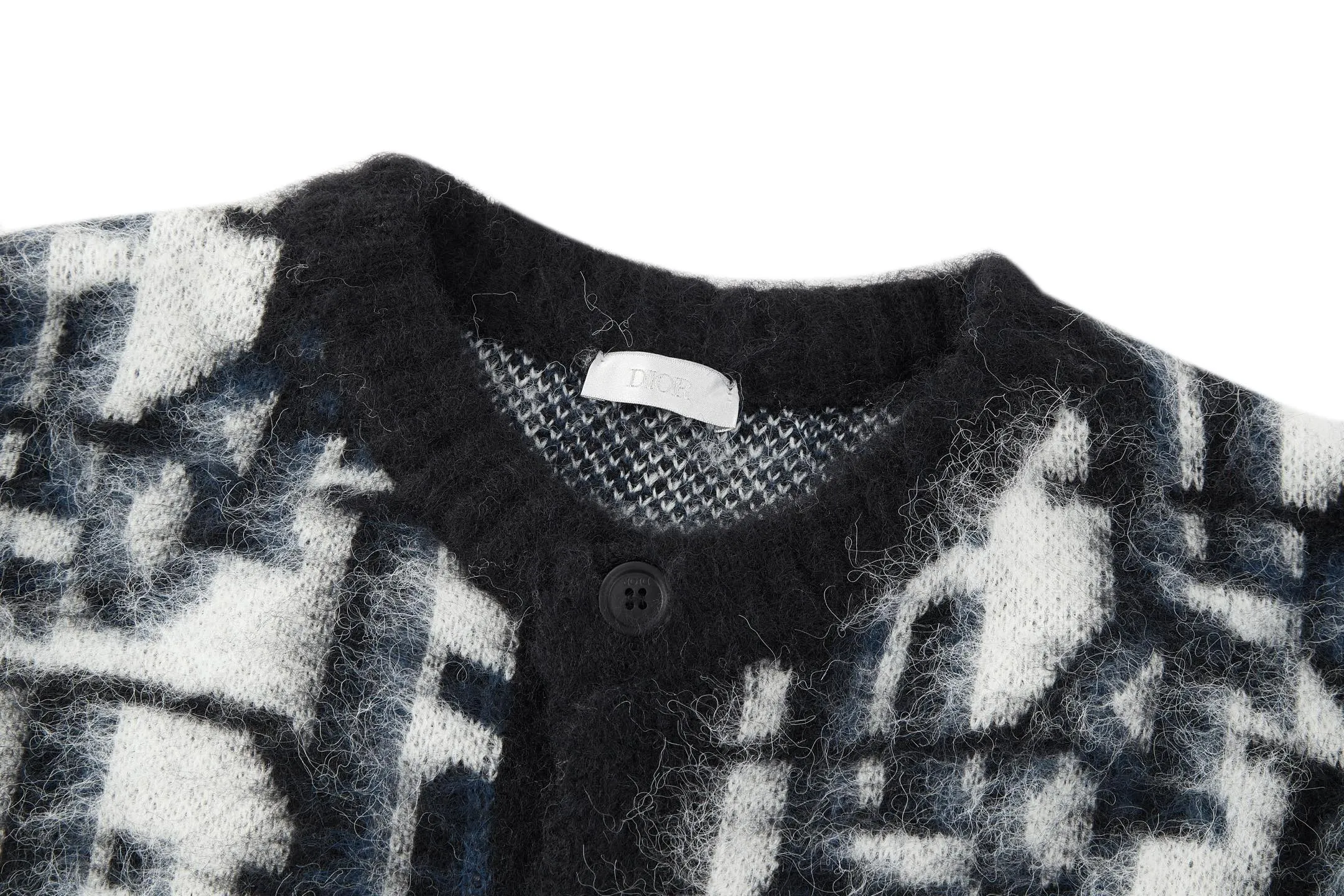 🅿️520 [Exclusive supply] CD all-over presbyopic mohair cardigan. Buy ZP as soon as possible, custom-woven with 70% high proportion of pure mohair. The cardigan is made from responsibly sourced, rich and finely milled mohair, which is woven from imported Stoll. The whole body is perfectly aligned with every stitch, and the full-width twill presbyopia pattern is accentuated with colorful fluorescent tones. The mohair is washed and naturally milled, and the pieces need to be knitted after they are woven. It is necessary to manually remove the dotted threads that hang the hair, draw out the knots and then sew them. After sewing, wash and iron them first, then remove the clamps to capture the hair, wash it again after grasping it, and finally capture the hair again to achieve the same wool feel and effect as ZP. The process is very complicated. Finished with front patch pockets and molded branded horn buttons. Size:S-M-L-XL