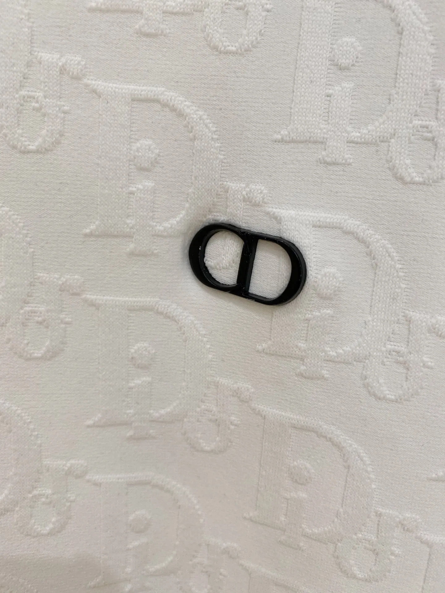 🅿️720 Dior hot-selling suit is coming. Focus on the original version of the official website. 2025 new hot-selling cardigan suit. The original order is the best. 🇭🇰The meticulous work of top designers. It has a fitting and perfect upper body effect. All-natural high-quality Tencel Roman cotton 100%, close-fitting comfort, noble and elegant! Original hardware embodies elegance and nobility! Counter size: M-3XL (maximum wear up to 190 pounds)