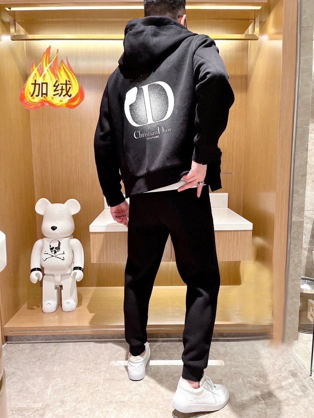 🅿️460 Directly approved brand [DIOR Dior] (velvet and thickened) 2025 autumn and winter new products, celebrities' favorite fashionable casual suits, clean and neat tailoring, full of urban style. Made of high-quality customized fabrics, the inner warmth is excellent, the hand feels soft and dry, and the upper body effect is crisp and stylish. The three-dimensional cutting process and the pattern are all of high standards, and the silhouette version has the right benefits! It is not tight at all, and you feel good when you put it on. So many top-quality raw materials create high-end products with unparalleled value. It is the first choice for high-end fashion people. (Size: M-4XL can wear up to 200 pounds)